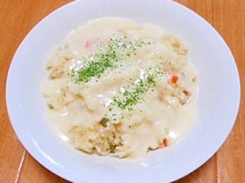 ひと手間増やして美味しい♪ホワイトソースがけピラフ
